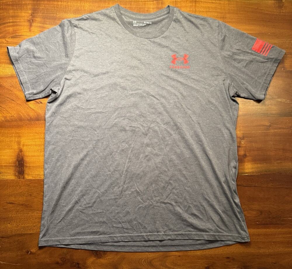 Under Armour Loose Fit Men's Freedom Flag Gray Red Short Sleeve T-Shirt Sz XL